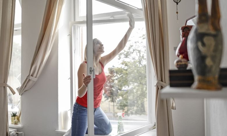 3 Fehler, die du beim Fensterputzen auf gar keinen Fall machen darfst! 