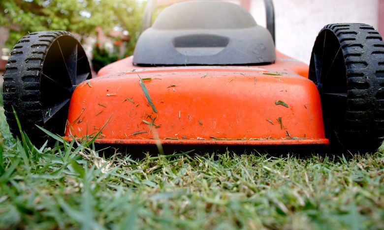 Rasen mähen bei Nässe - Ist das eine schlechte Idee?