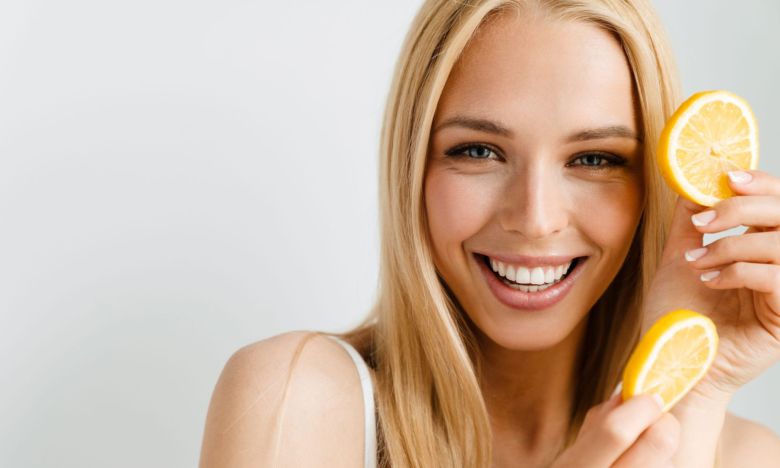 Omas Tipp: Zitronensaft für strahlend blondes Haar!