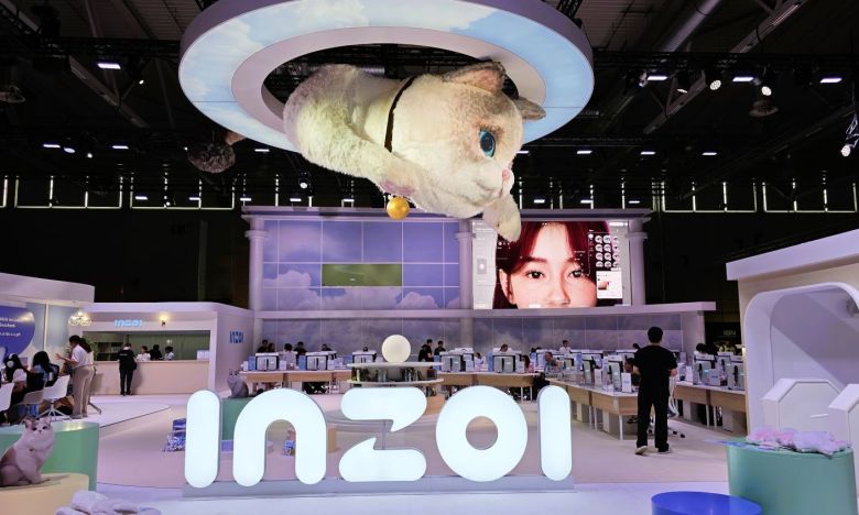 inZOI: Die Sims 4-Konkurrenz mit schwebender Riesenkatze auf der gamescom