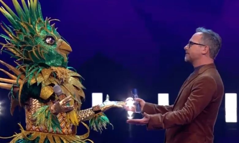 „The Masked Singer“: DIESE Schauspiel-Ikone versteckte sich unter Lady Ananas